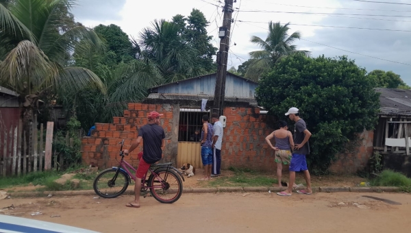 Criminosos invadem casa no Tancredo Neves e matam homem de 37 anos a sangue frio